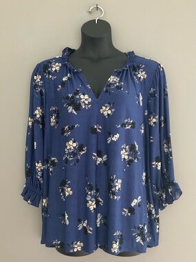 MELLÓDAY, NWT, Blue & White, Floral Blouse
